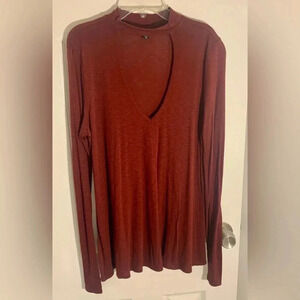 Vintage Rust Maroon color long sleeve key hole front express top. Size Medium